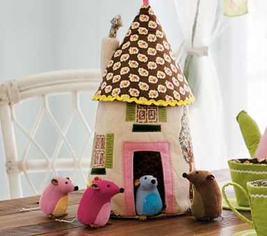 Mouse House & Family