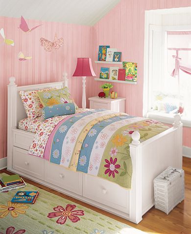 Green Daisy Garden Bedroom