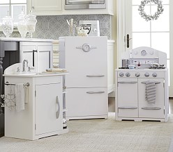 Kids Play Kitchens & Toy Kitchen Sets | Pottery Barn Kids