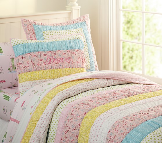 Fluttering Grace Quilted Blanket NCU0DK2081